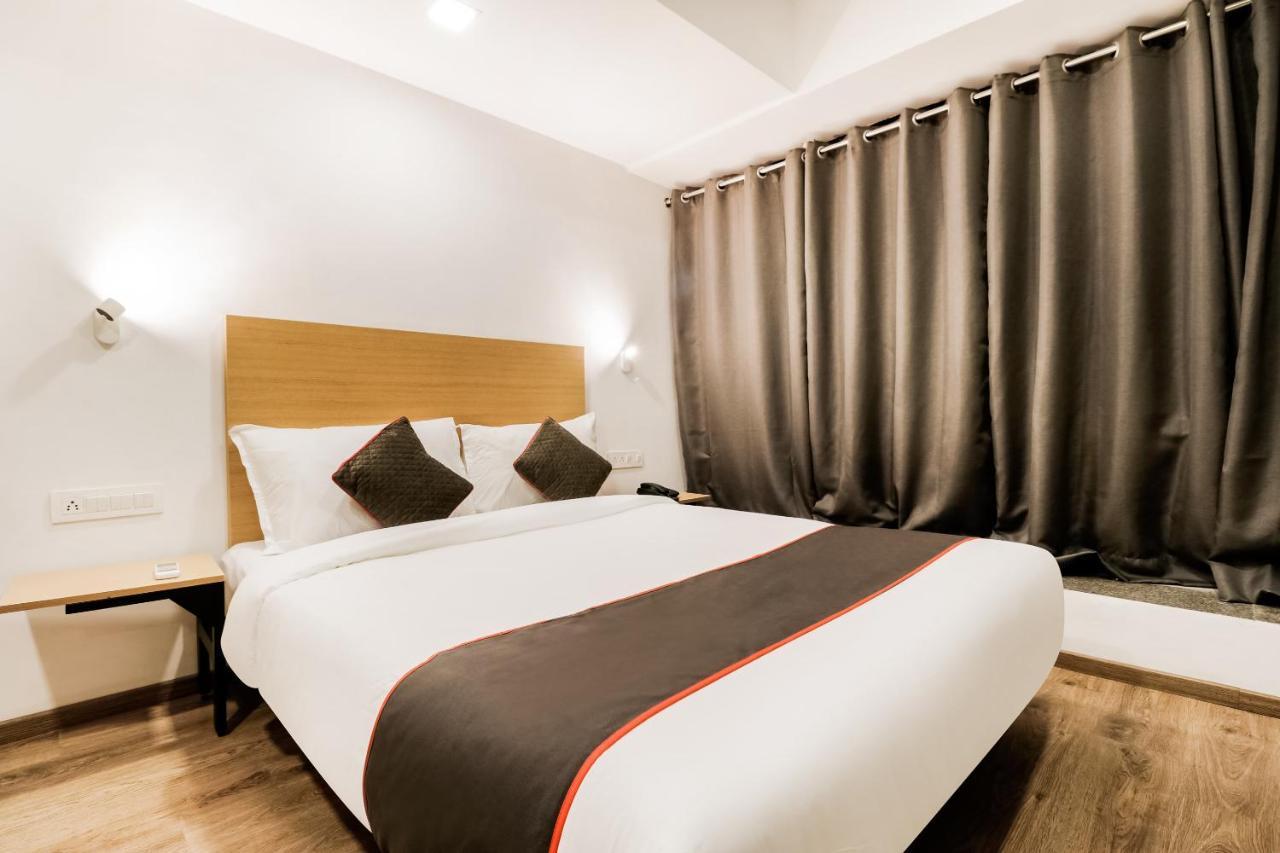 Отель Oyo Townhouse 169 Aqua Corridor Bhatha Экстерьер фото