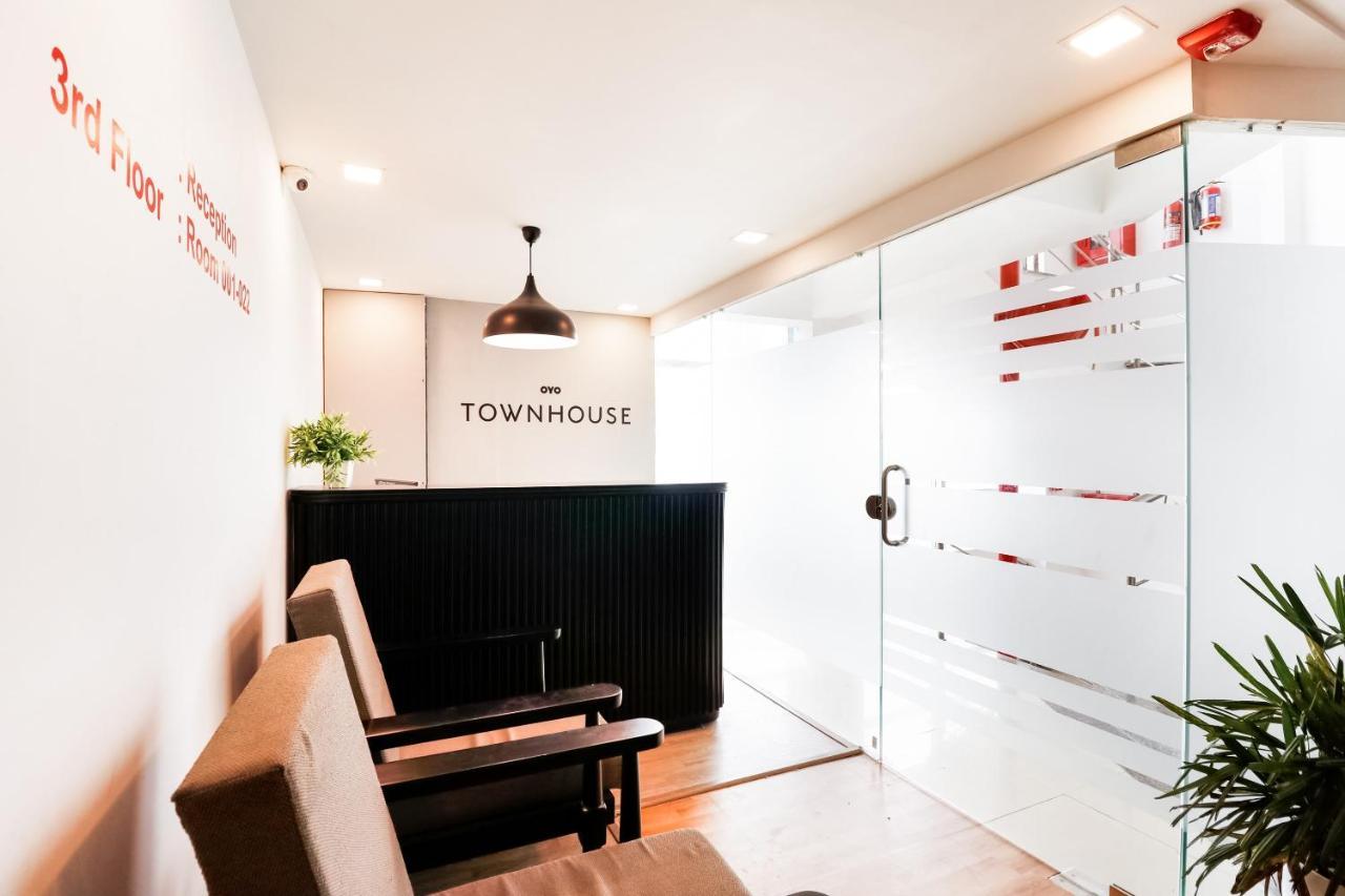 Отель Oyo Townhouse 169 Aqua Corridor Bhatha Экстерьер фото